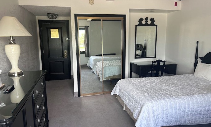 Bay City Hotel | Unwind in Style at Elegant Room Near Island Shores - 2 Units