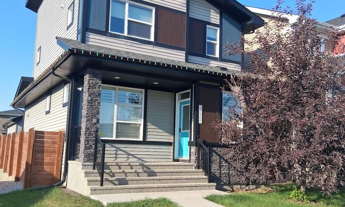 Southeast Edmonton House | Huge house with air-conditioning and bbq