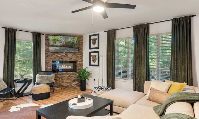Mount Jackson Ski Chalet | Cozy Retreat w Hot Tub, Firepit & Grill near Bryce