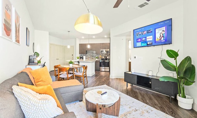 Vickery Meadow Apartment | Café Amor I Suite w/ Resort Amenities by Midtown