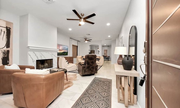 Katy House | Modern 4-Bed Home in Katy King Beds + Trail Access + Great Location