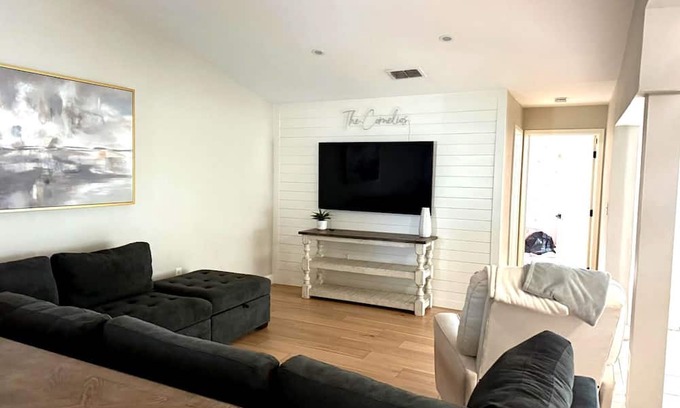 Ventura House | Luxury House - Sleeps 6, Golf, Disney, Family Fun!