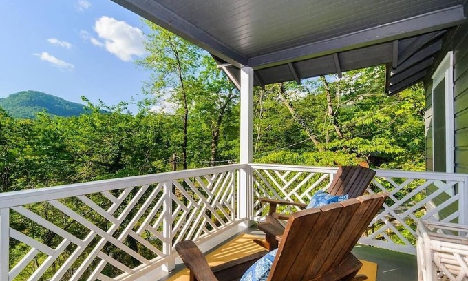 Lake Lure House | Wish Upon the Mtn: Lake Lure + Hot Tub + Views!