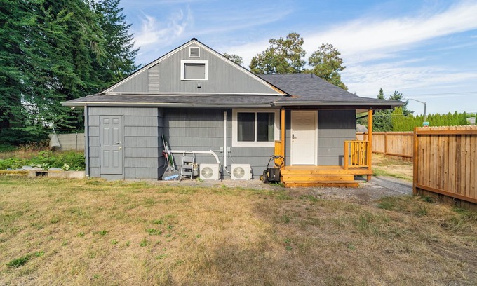 Olympia House | Entire 3B Rambler house with AC in Olympia Downtown Near Hospitals