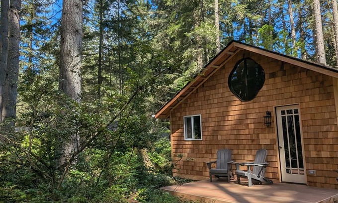 Langley Cabin | Pine Guest Cabin in the Woods