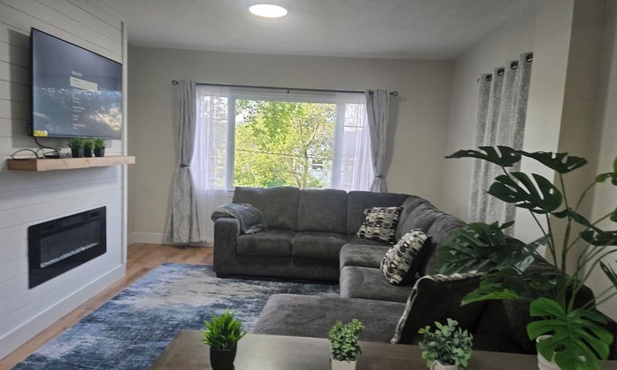 Corning House | Charming 3BR Downtown Corning Home – Walk to Dinning, Museums & Market Street!