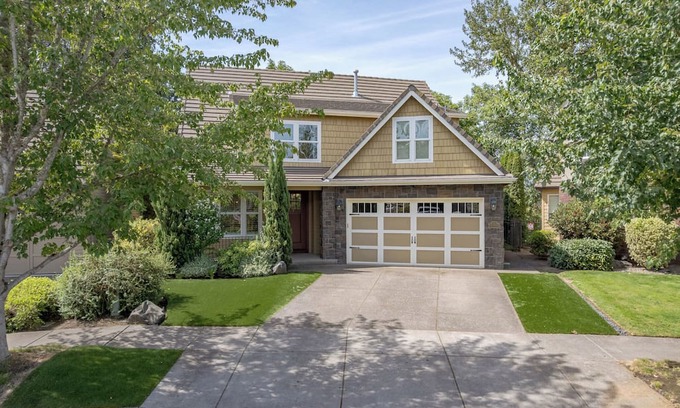 Central Oregon House | Modern Upscale 3BR with Spacious King Suite