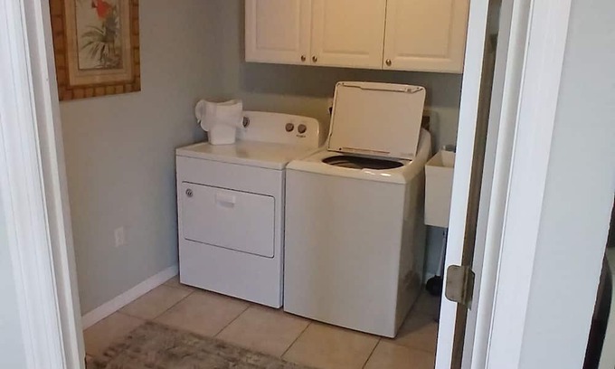 Highland Villa | Beautiful 3BR2BA FULLY FURNISHED ! Convenient to races,airport!