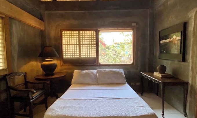 Caba Cottage | Beachfront Cottage Room #2 - Shared Bathroom