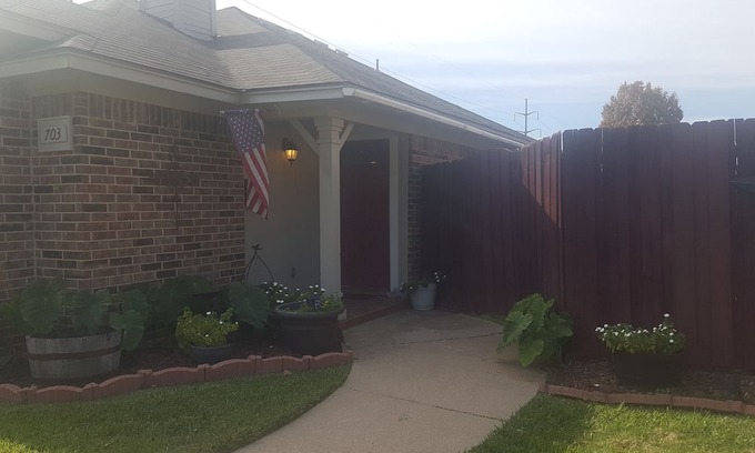 Grapevine House | Long-term in Grapevine close to everything