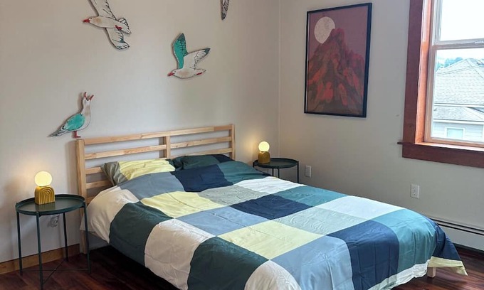 Bremerton Apartment | Artist's Studio in Manette