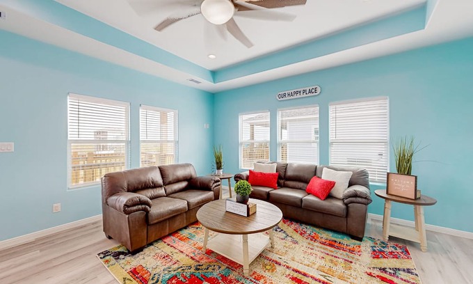 Gilchrist House | Gilchrist Beach 3BR | Two Balconies & Walk to Beach