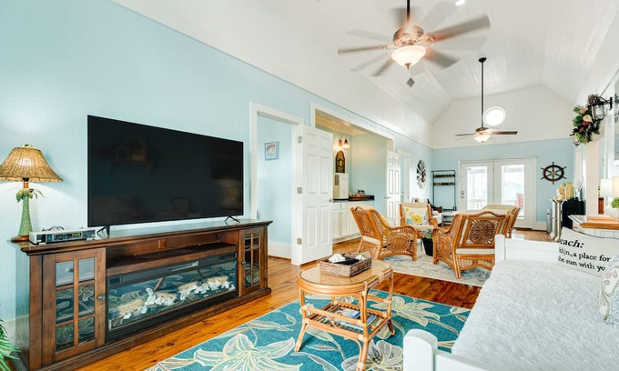 Port Bolivar House | Gilchrist 3BR | Walk to Beach & Covered Deck
