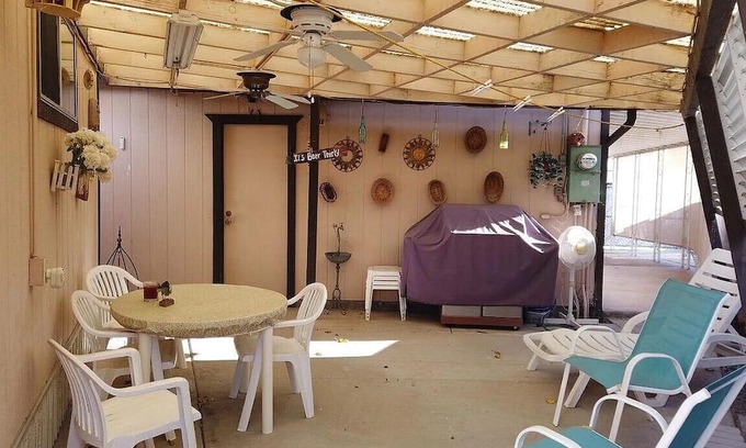 Parker House | 3-bedroom mobile home near the Colorado River