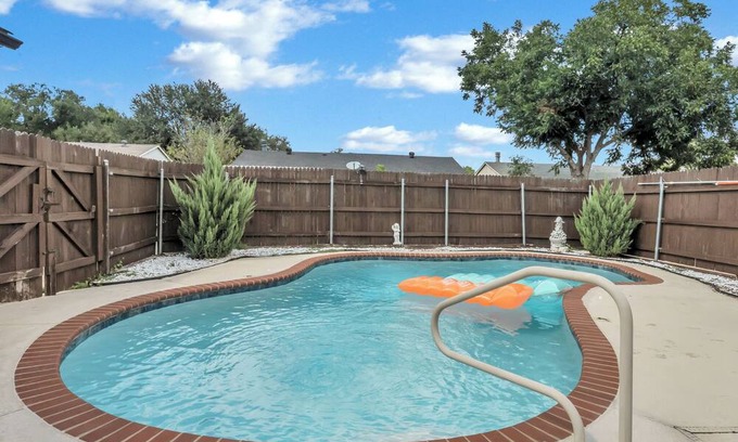 The Colony House | The Colony Getaway,Pool,Pet-Friendly,Games & Fun