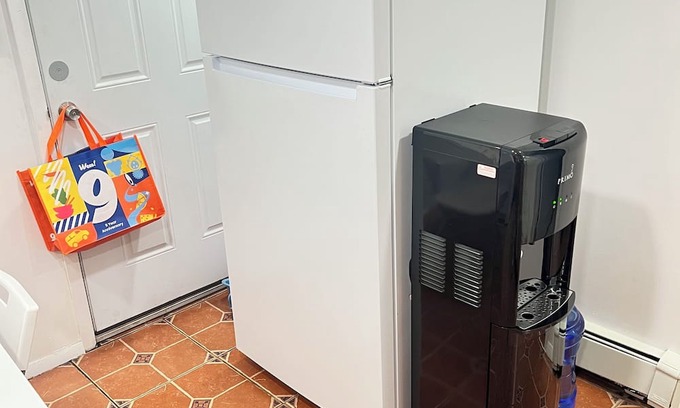 South Farmingdale House | Walk to Ryder Cup gate 4 and LIRR Station.nNo need for Uber or car rental.