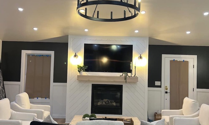 Mount Jackson House | Oak & Ember Lodge Modern Luxury Nestled in the Woods- Resort 2.2 miles away