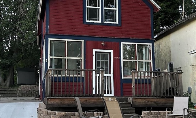 Clear Lake House | This charming house for six puts you at the heart of the action.