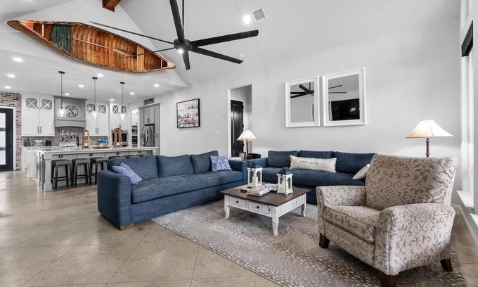 Carolyn Estates House | Lovely lake front home sleeps 16 on Cedar Creek Lake in charming Mabank TX