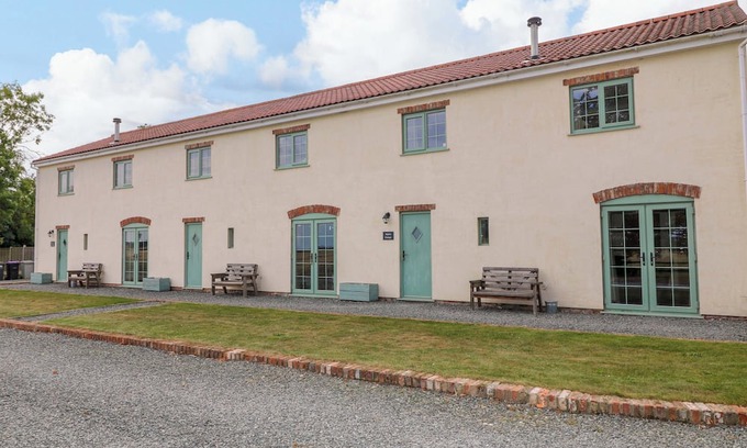 Dogdyke Cottage | MYLO'S COTTAGE, family friendly, with open fire in Boston