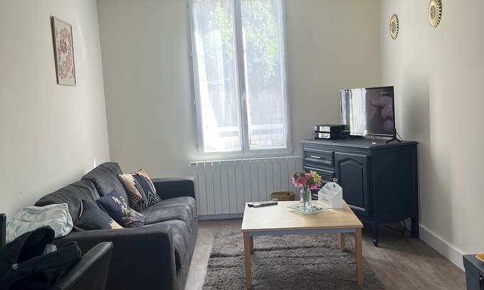 Mezieres-sur-Seine House | Bright little house in village center, close to all amenities.