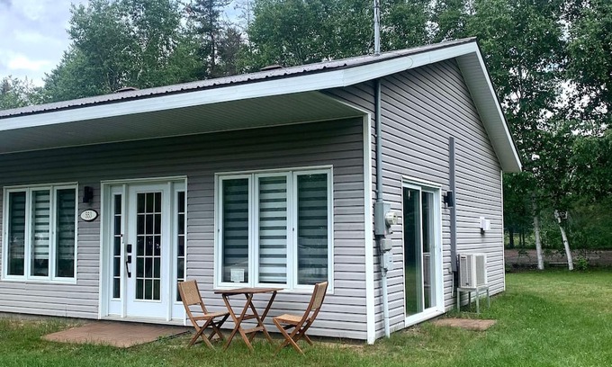 Maria-Chapdelaine Ski Chalet | Chaleureuse maisonà 2 pas du lac St-Jean