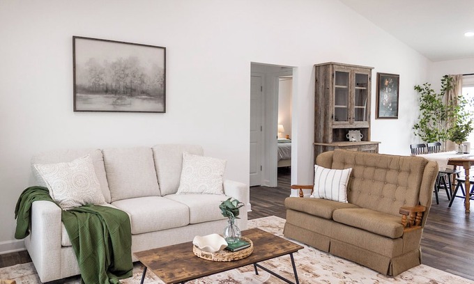 Cynthiana House | Sleeps 6, brand new, great location