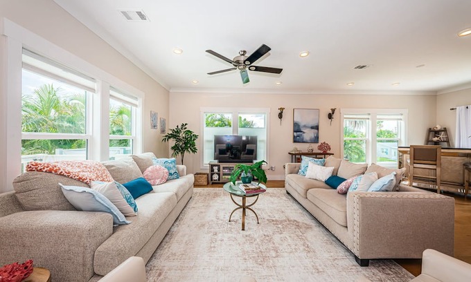 Redington Beach House | Coral Villa-Private Pool-4Beds/2BA-Redington Beach
