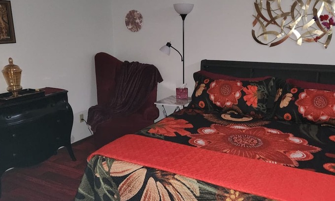 Kent Bed & Breakfast | King Size Majestic Master Suite 400sq.ft. "Private Connected Bathroom"