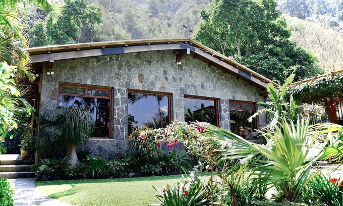 San Lucas Toliman House | Secret Gardens Room 2