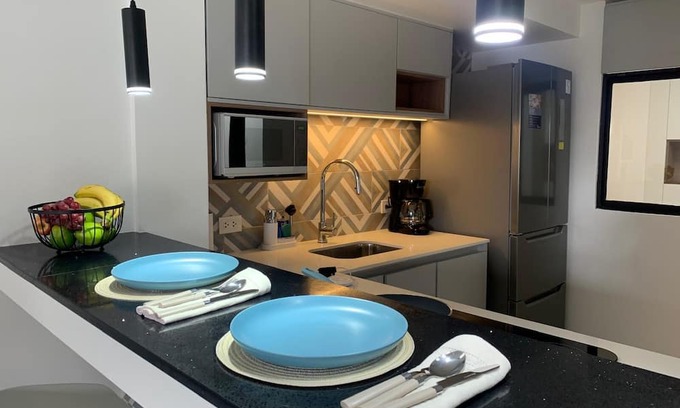 Ibarra House | Elegant, tranquil house for 16 guests free 4 cars parking in a great location!