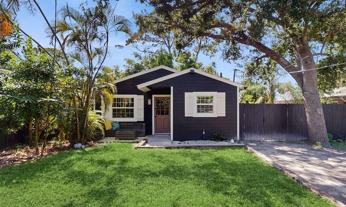 Ridge Wood Heights House | Charming home centrally located and family friendly, close to beaches and Gulf