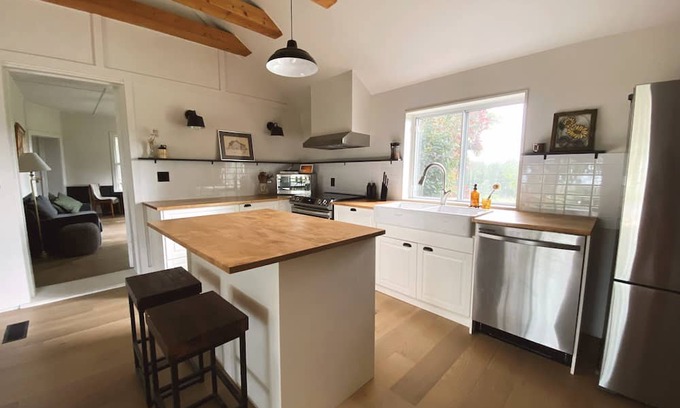 Grey Highlands Other | Highland Woods Farm 4BR w/ Private Lake, Sauna and Hot Tub in the Grey Highlands