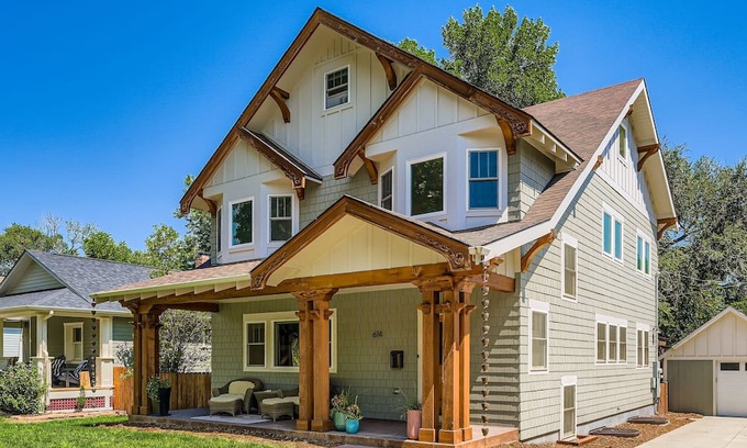 Longmont House | Idyllic Downtown Longmont 5-BDR Retreat
