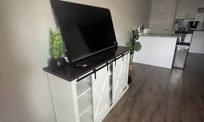 George Bush Park/Eldridge House | Charming apartment with AC, laundry and fitness equipment in wonderful Houston