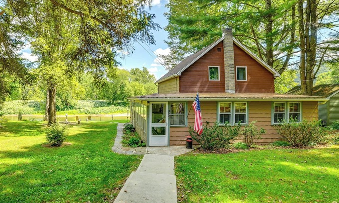 Susquehanna Cabin | Susquehanna River Cabin: Hike, Hunt & Fish!