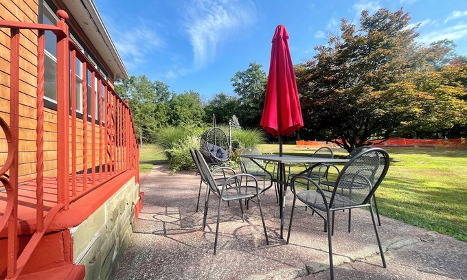 Ellenville House | 3BR Country House on 18 Acres - Hudson Valley/Catskills - King Beds