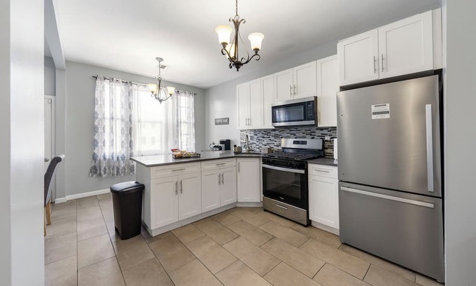 Constable Hook House | This house is a 3 bedroom(s), 1 bathrooms, located in Bayonne, NJ.