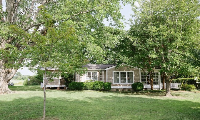 Morattico Cottage | Golden Days River Cottage - Family & pet friendly, river view, water access