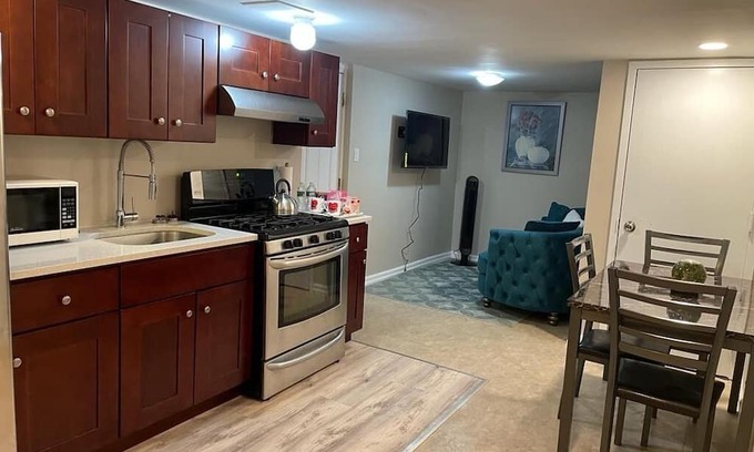 Queens House | Well maintained 2 bedroom minutes away from JFK airport