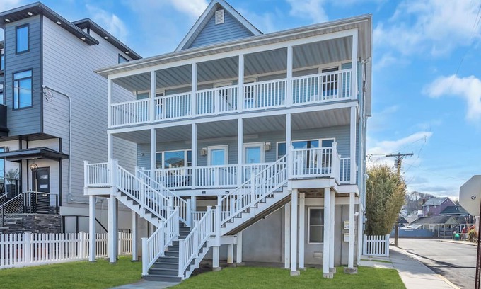 Highlands House | Tranquil Blue Coastal Charmer 2 or 4 bedroom Duplex in Highlands, NJ, WATERFRONT