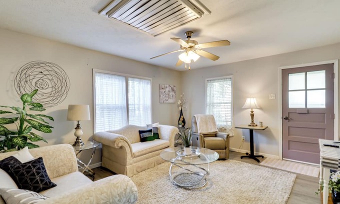 Litchfield House | Home < 3 Mi to Rte 66 & Lake Lou Yaeger!