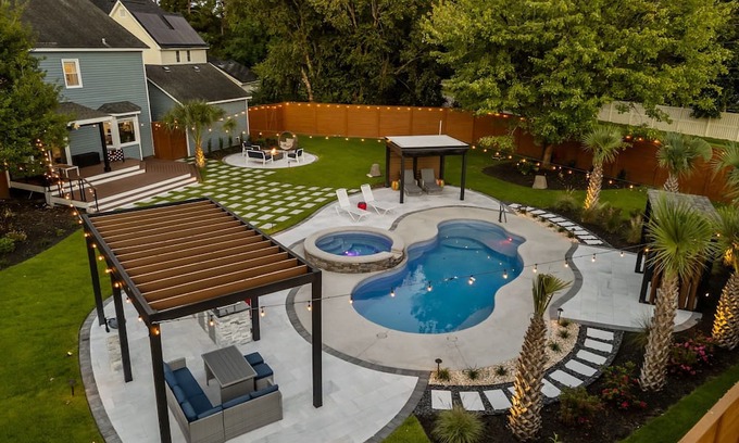Wilmington House | OG Paradise | Private Pool & Hot Tub | Luxe Oasis