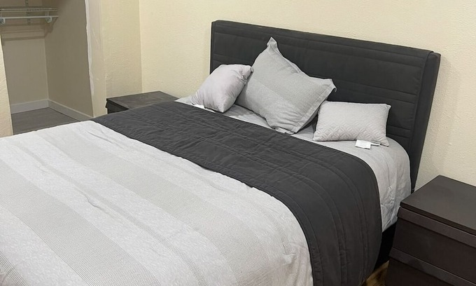 Edmonds Apartment | Cozy 1-bedroom apartment in nice Edmonds with AC and heat