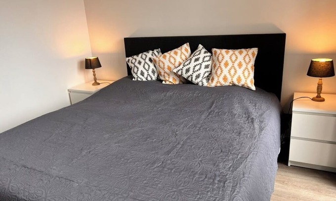 Strombeek-Bever Apartment | Close to the atomium and expo halls. A stone's throw from trademarkt.