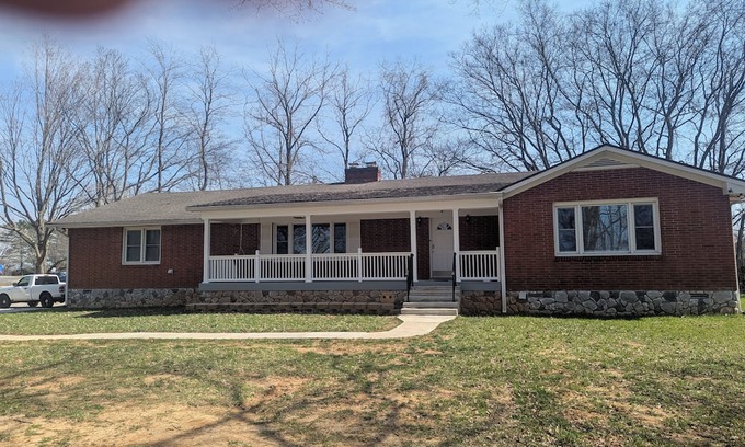 Bowling Green House | Farm View Retreat