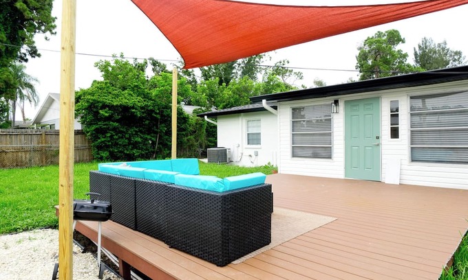 Ridge Wood Heights House | Charming 2-bedroom house near Siesta Key