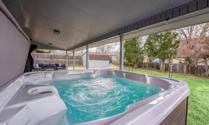 Lamar Heights Area House | Cozy Hello Sunshine Retreat Hot Tub Fire Pit