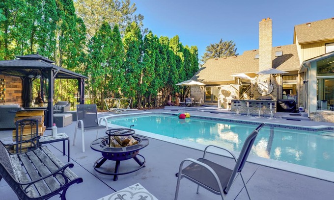 Anchorville House | Indoor & Outdoor Entertainment! Luxe Michigan Home