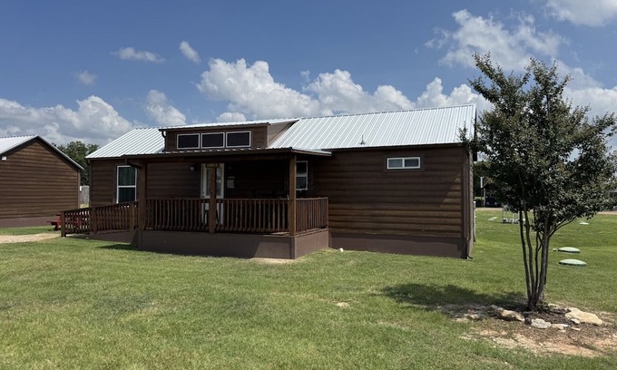 Glen Rose Cabin | Dinosaur Valley RV Park Cabin 7